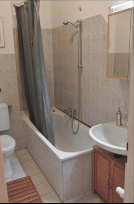 Appartement Geraeumiger Charme Mit Loggia Nahe Tempelhofer Feld *