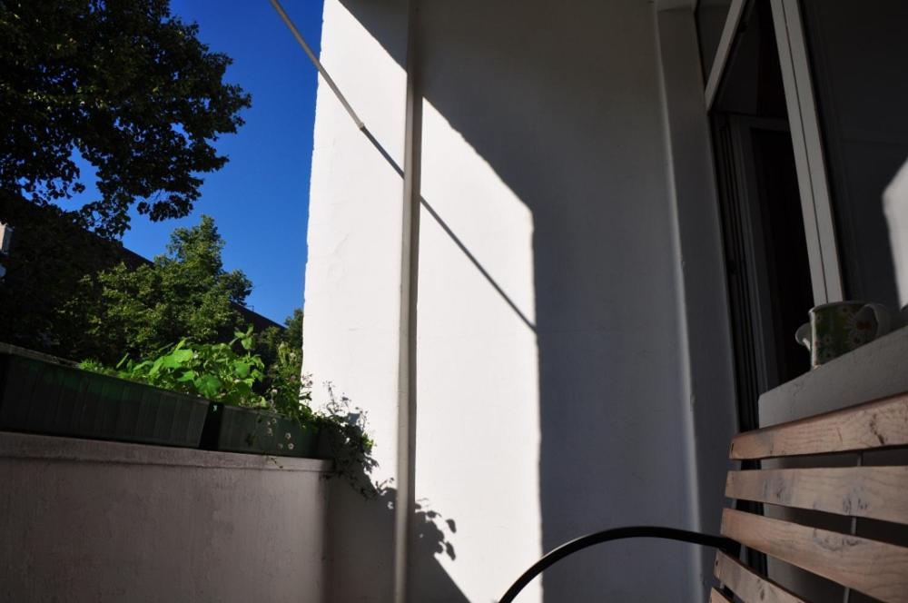 Geraeumiger Charme Mit Loggia Nahe Tempelhofer Feld Appartement Berlijn